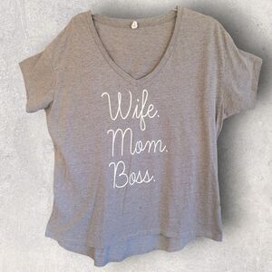 Womens Gray Wife Mom Boss Short Sleeve Shirt Hi Lo Top Plus Sz XXL 2XL G Supply
